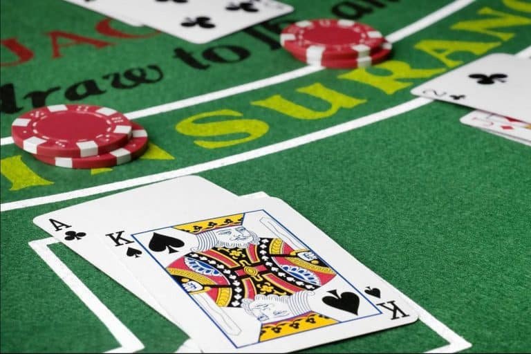 Panel FAQ qatarslot dengan nuansa ungu